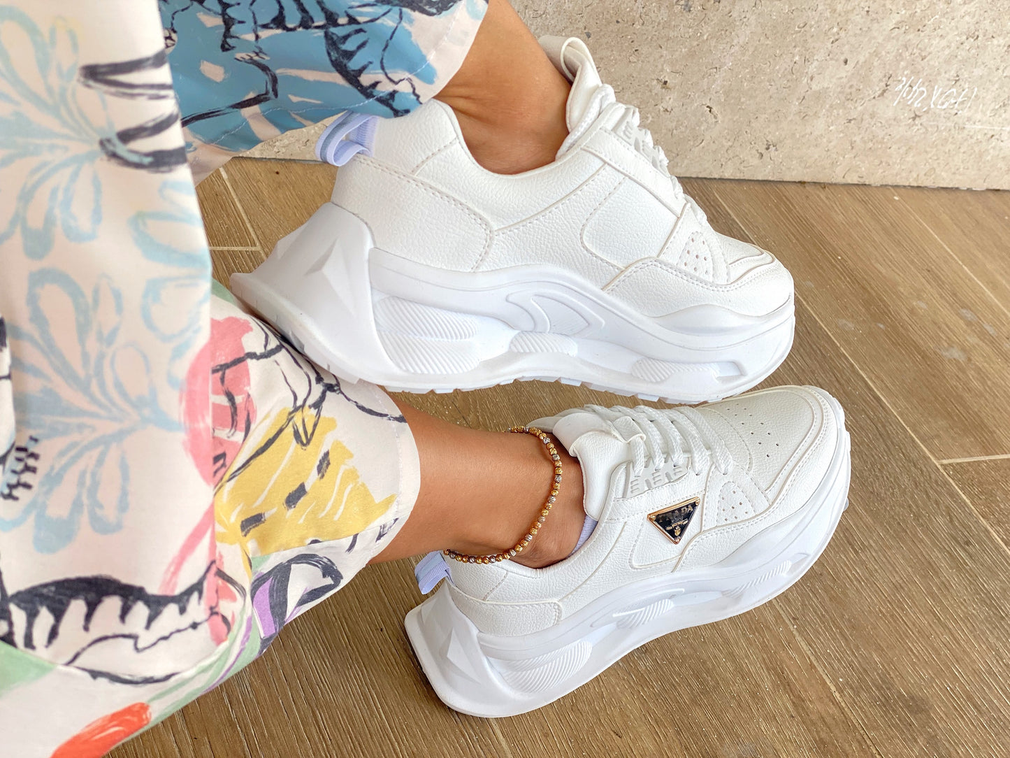 TENIS UNDER GLOW BLANCO