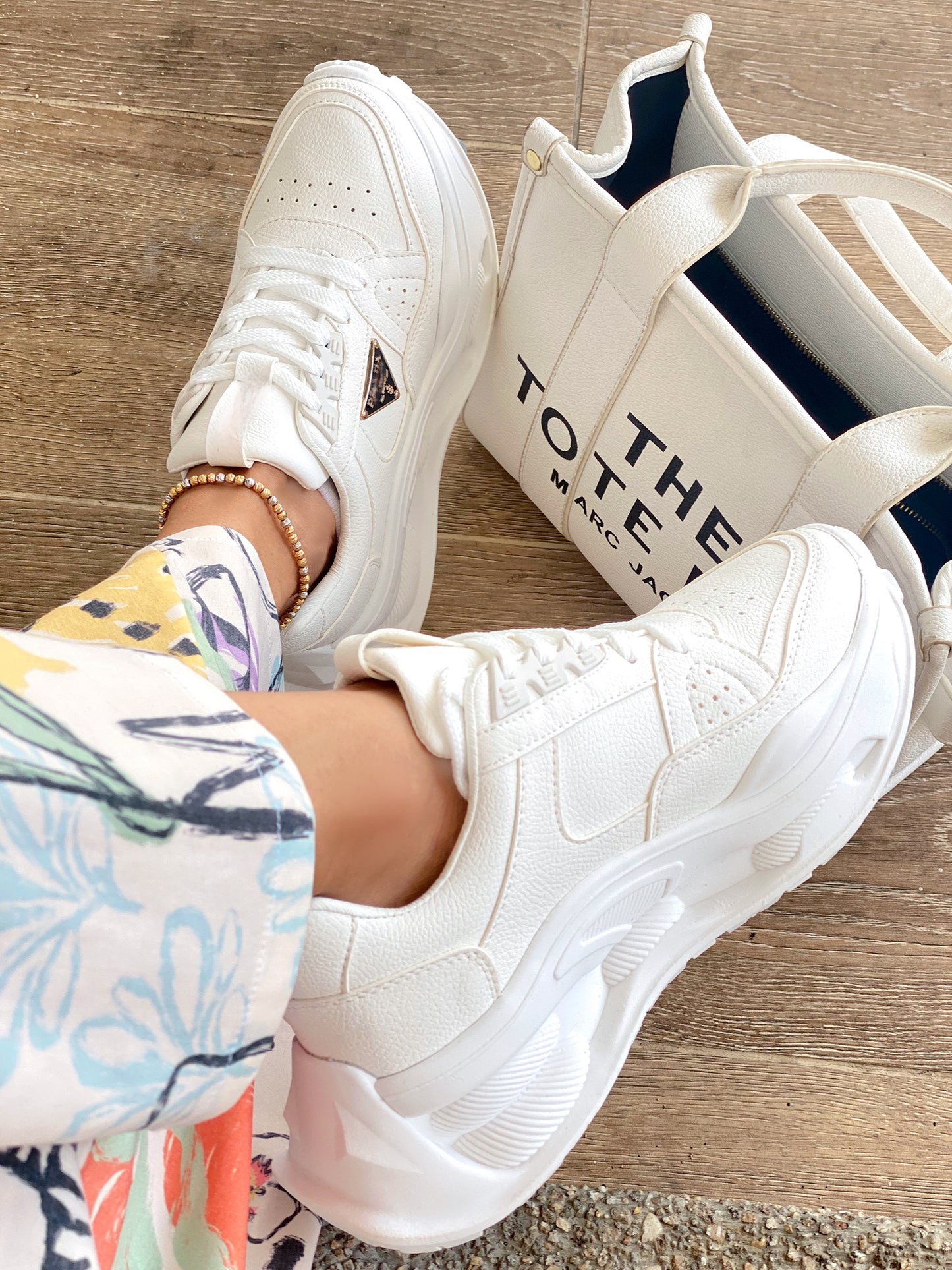 TENIS UNDER GLOW BLANCO